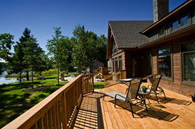 Sommer-auf-der-Bangkirai-Terrasse