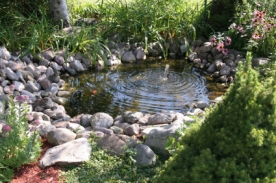 Springbrunnen-im-Garten